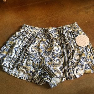 elastic printed shorts